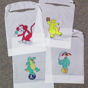 Lunch Bibs - 500 disposable bibs per case